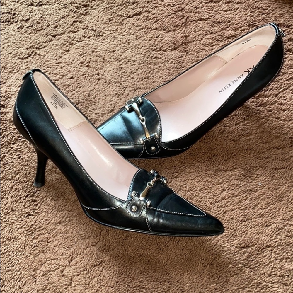 Anne Klein black leather kitten heels